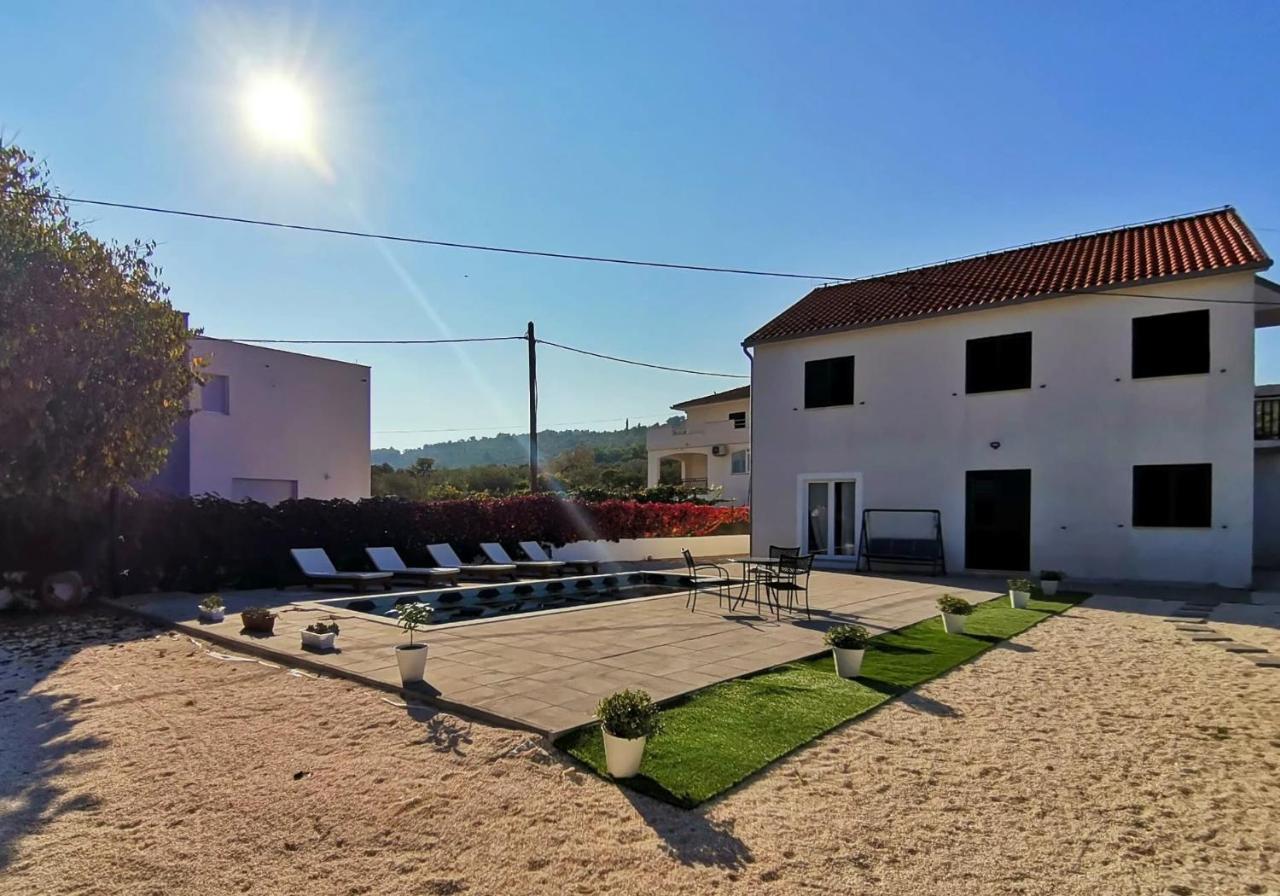 סלאטינה Holiday Home Nino With Amazing Swimming Pool מראה חיצוני תמונה